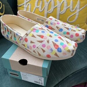 Brand New TOMS